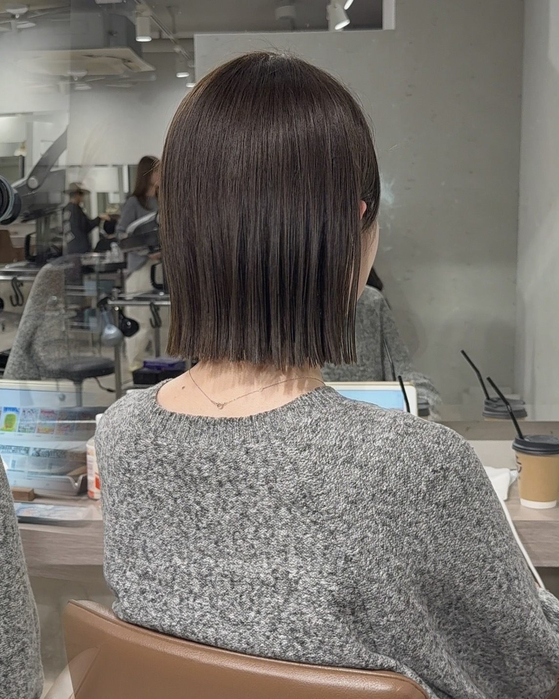 カット後、毛先のラインが整った切りっぱなしボブ